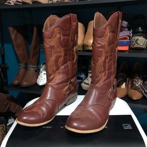 Cowboy boots! 🤠